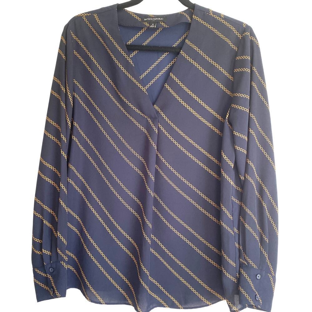 Banana Republic Women's Navy Blouse with gold chain print V-Neck Size Medium